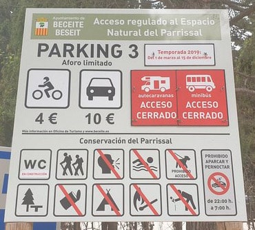 Acceso al parking del Parrizal