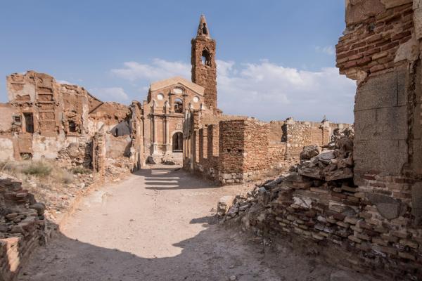 Ruinas de un pueblo atacado durante la guerra civil en Matarraña.